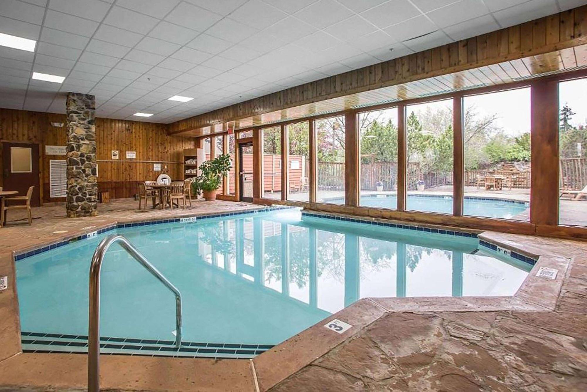 Howard Johnson By Wyndham Merrillville Exterior photo